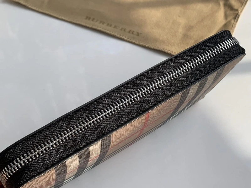 Bv*b*rry wallets 4237f-0213