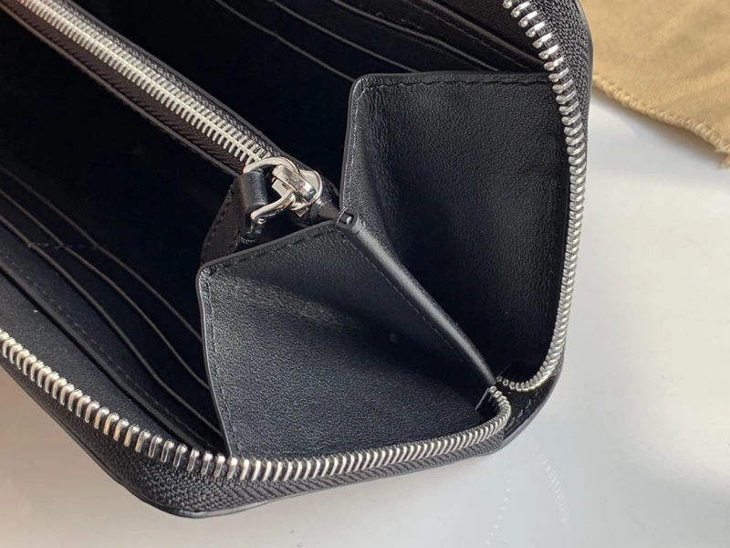 Bv*b*rry wallets 4237f-0213