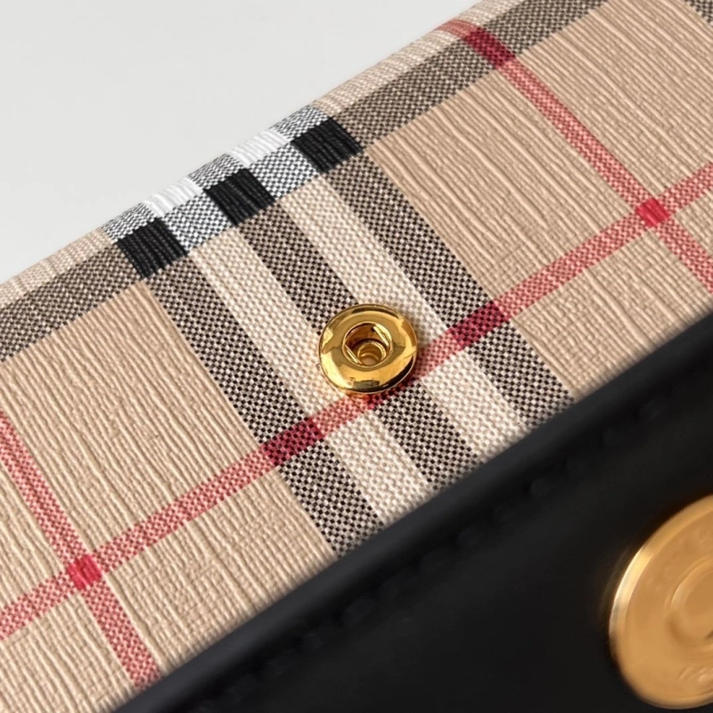 Bv*b*rry wallets 4237f-0256