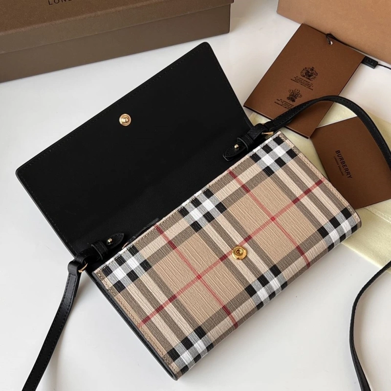 Bv*b*rry wallets 4237f-0256
