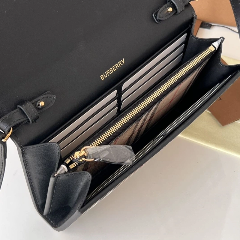 Bv*b*rry wallets 4237f-0256