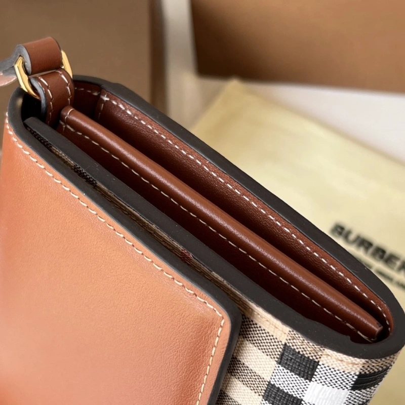 Bv*b*rry wallets 4237f-0257