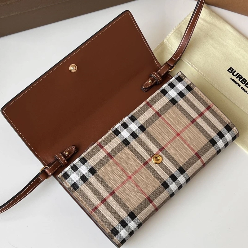 Bv*b*rry wallets 4237f-0257