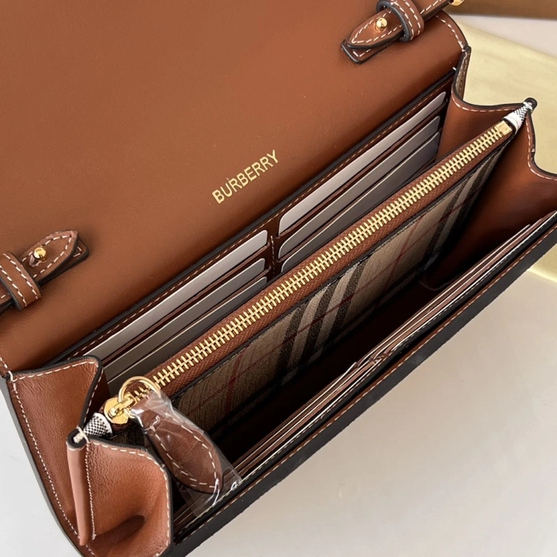 Bv*b*rry wallets 4237f-0257