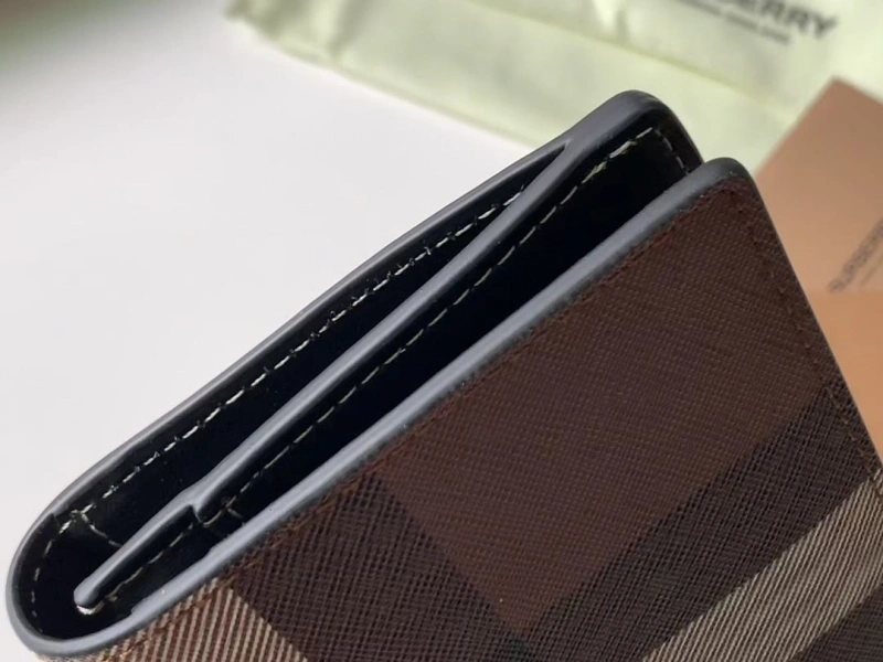 Bv*b*rry wallets 4237f-0358