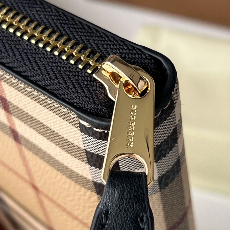 Bv*b*rry wallets 4237f-0409
