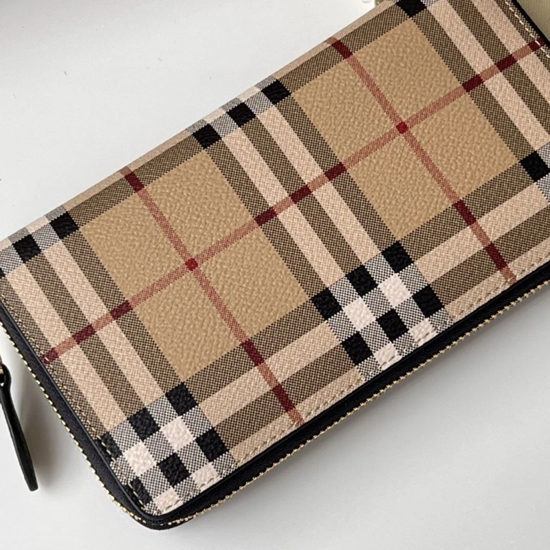 Bv*b*rry wallets 4237f-0409