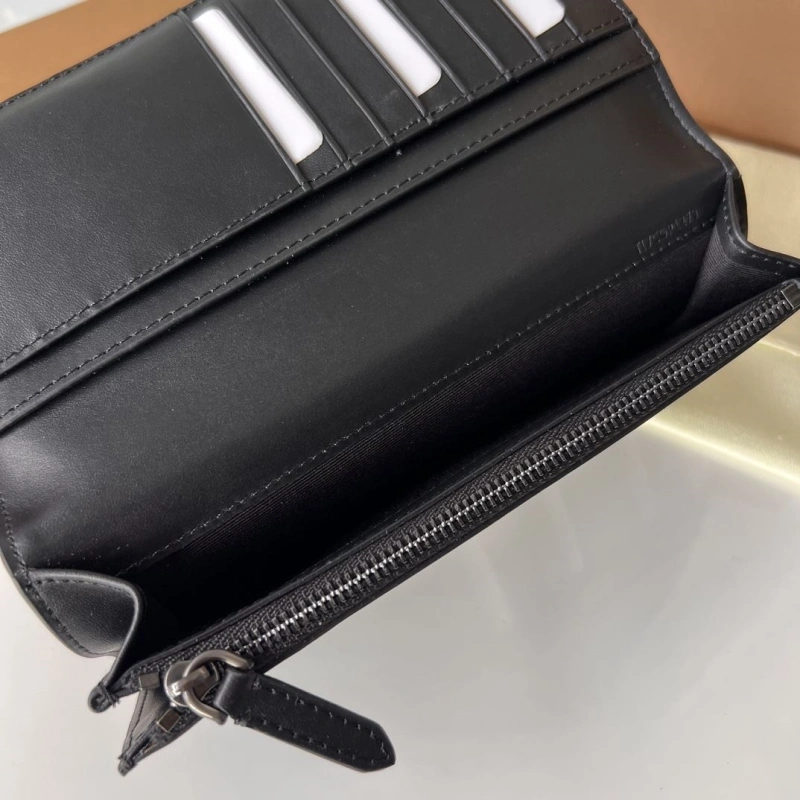 Bv*b*rry wallets 4237f-0420