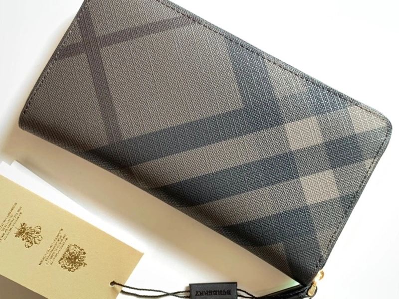 Bv*b*rry wallets 4237f-0520