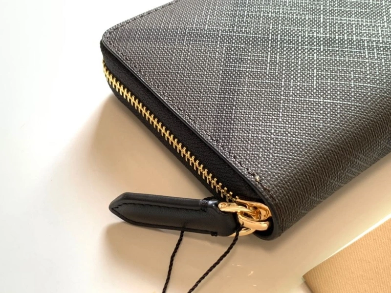 Bv*b*rry wallets 4237f-0520