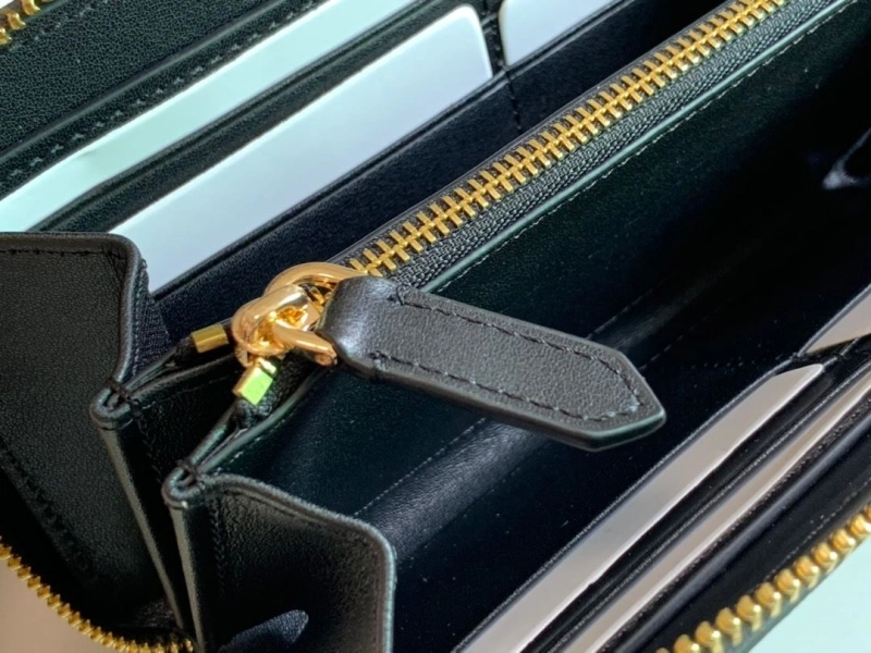 Bv*b*rry wallets 4237f-0520
