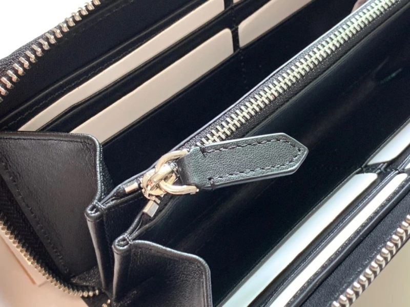 Bv*b*rry wallets 4237f-0521