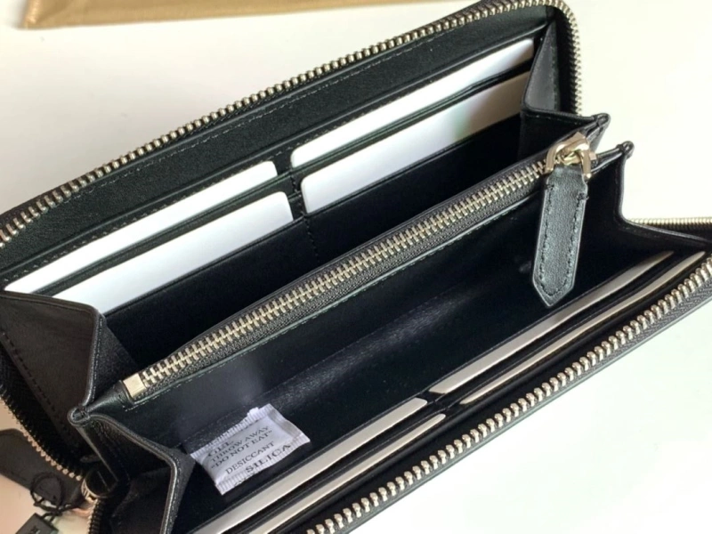 Bv*b*rry wallets 4237f-0522