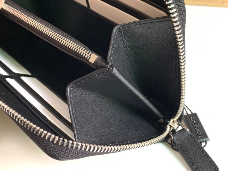 Bv*b*rry wallets 4237f-0522