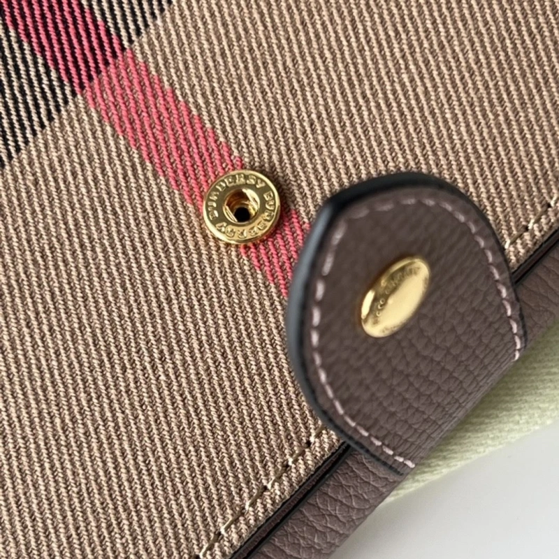 Bv*b*rry wallets 4237f-0541