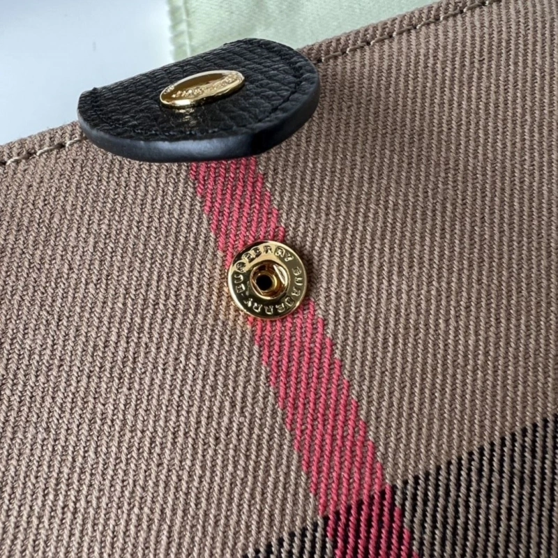 Bv*b*rry wallets 4237f-0542