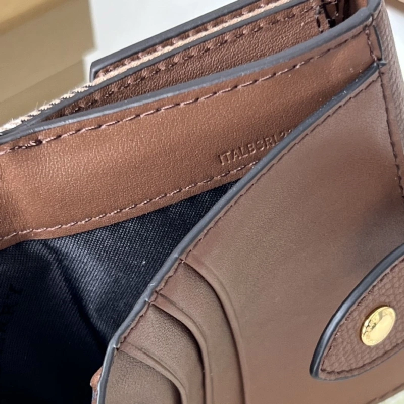 Bv*b*rry wallets 4237f-0543