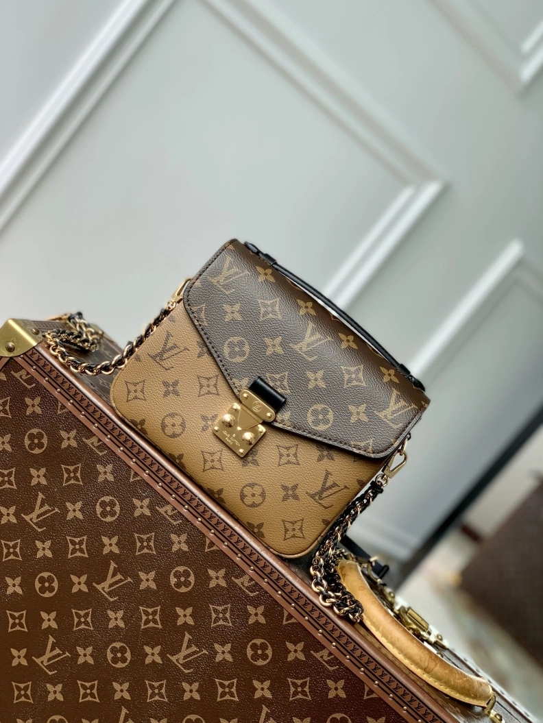 LV Backpacks 4286A-0047