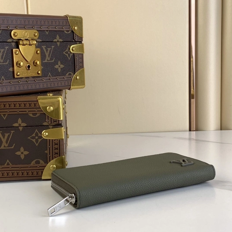 LV Wallets 4286A-0111