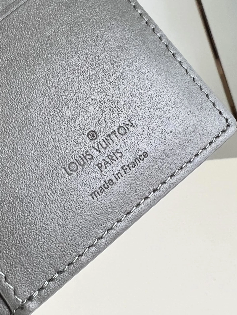 LV Wallets 4286A-0296
