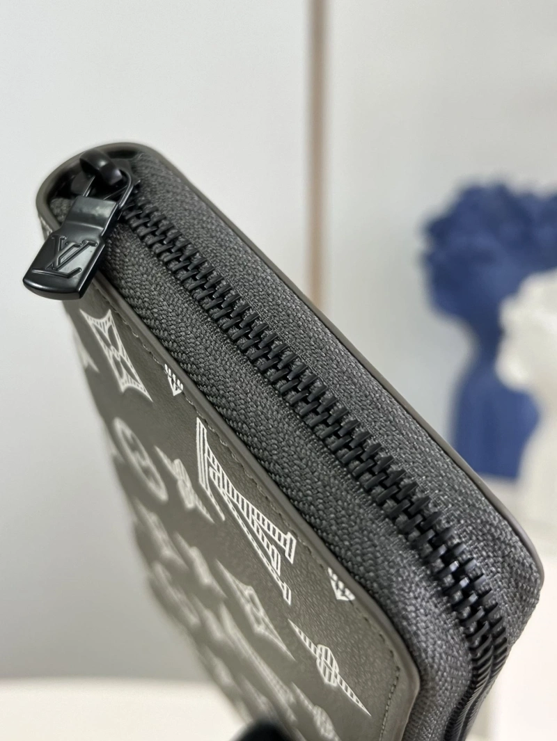 LV Wallets 4286A-0298