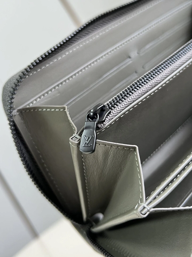LV Wallets 4286A-0298