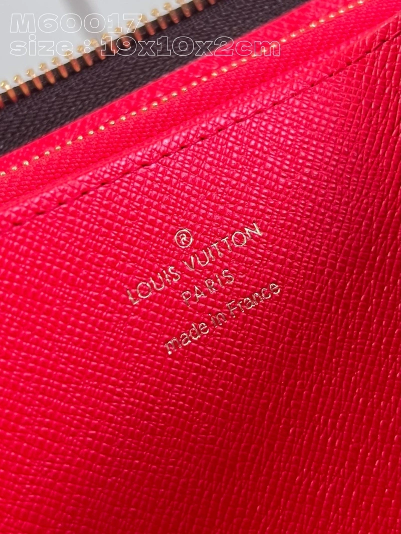 LV Wallets 4286F-0126
