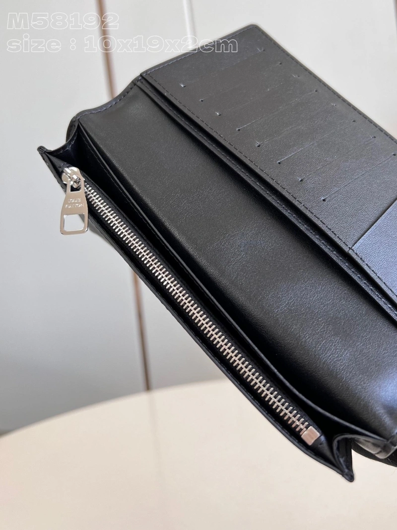 LV Wallets 4286G-0272