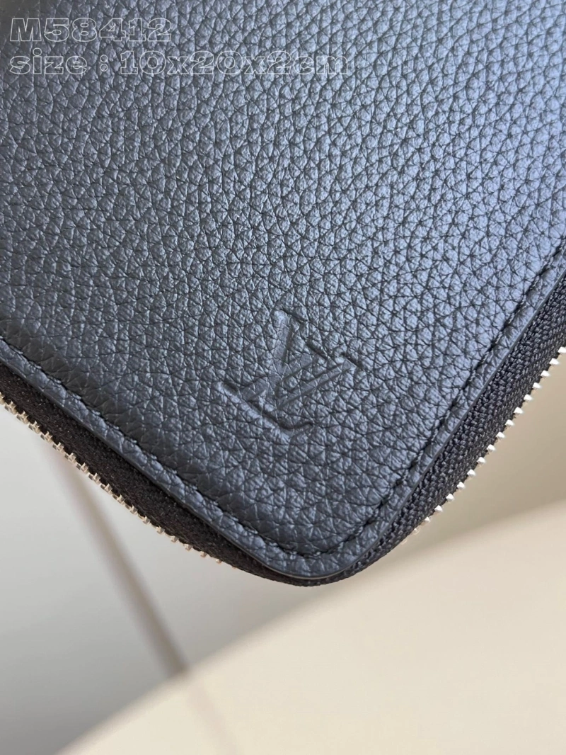 LV Wallets 4286G-0273