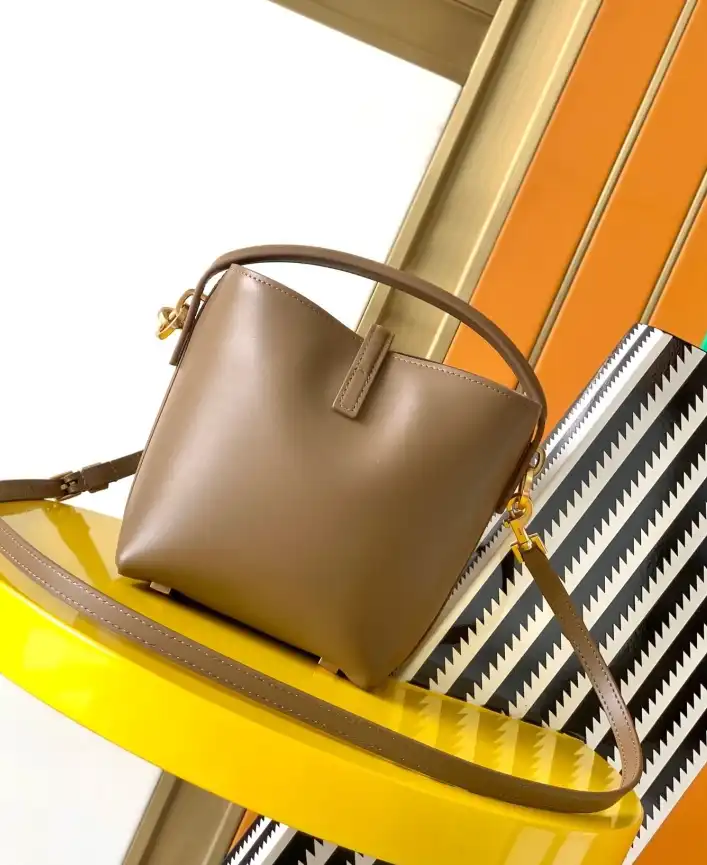 Gvc*1 bucket bags 4334b-0006