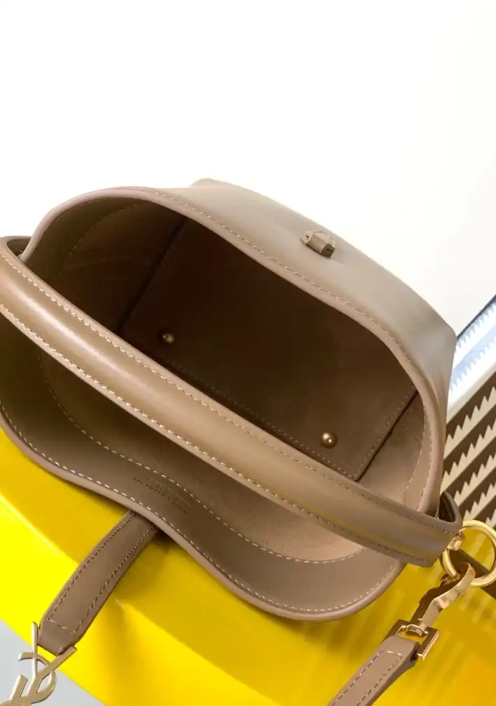 Gvc*1 bucket bags 4334b-0006