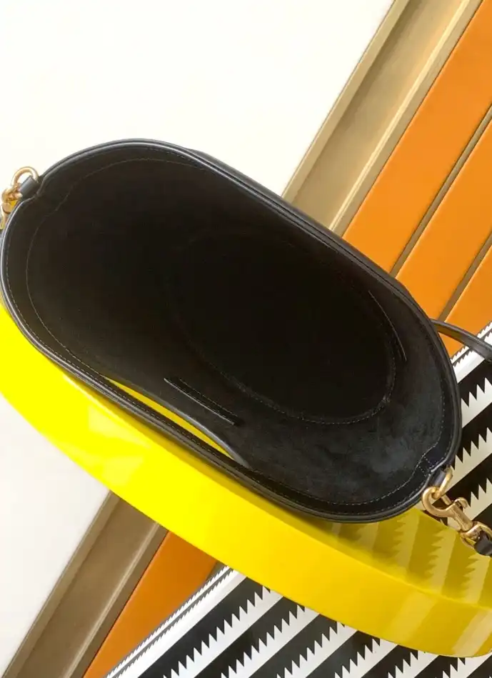 Gvc*1 bucket bags 4334b-0009