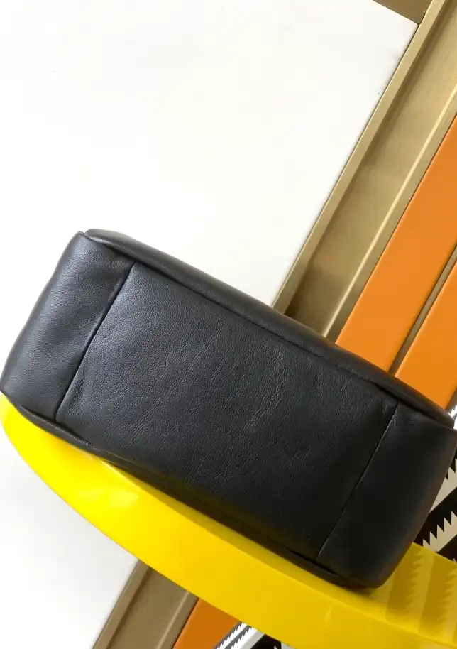Gvc*1 top handle bags 4334b-0012