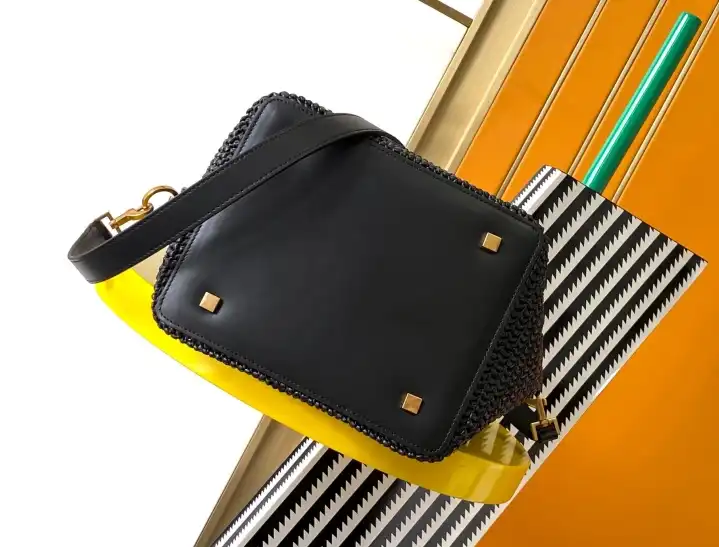 Gvc*1 bucket bags 4334b-0036