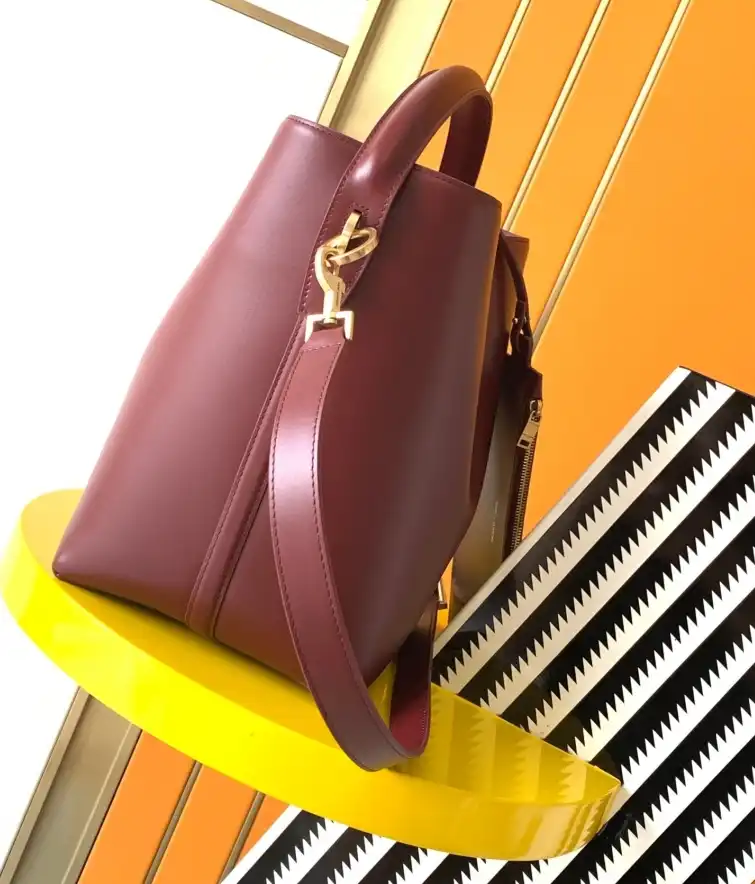 Gvc*1 bucket bags 4334b-0060