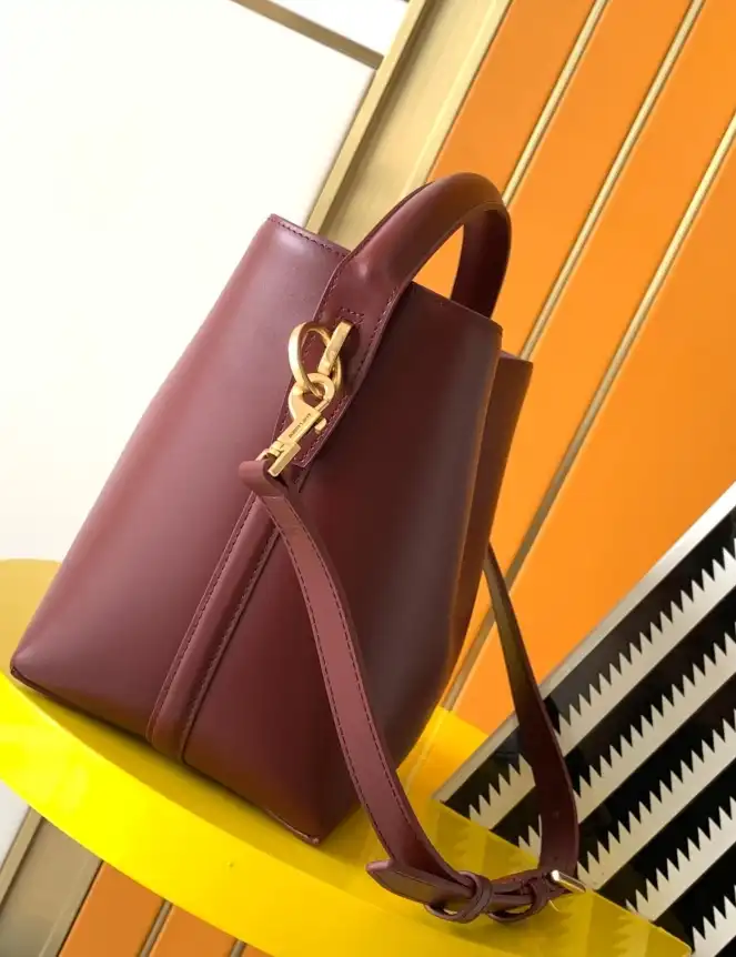 Gvc*1 bucket bags 4334b-0061