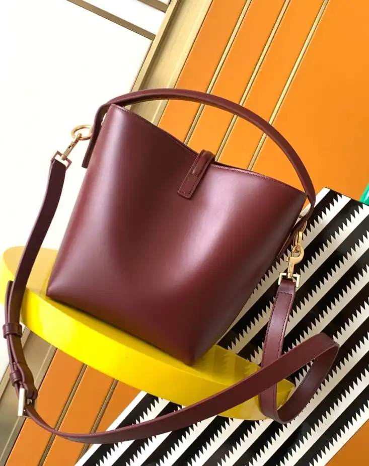 Gvc*1 bucket bags 4334b-0061