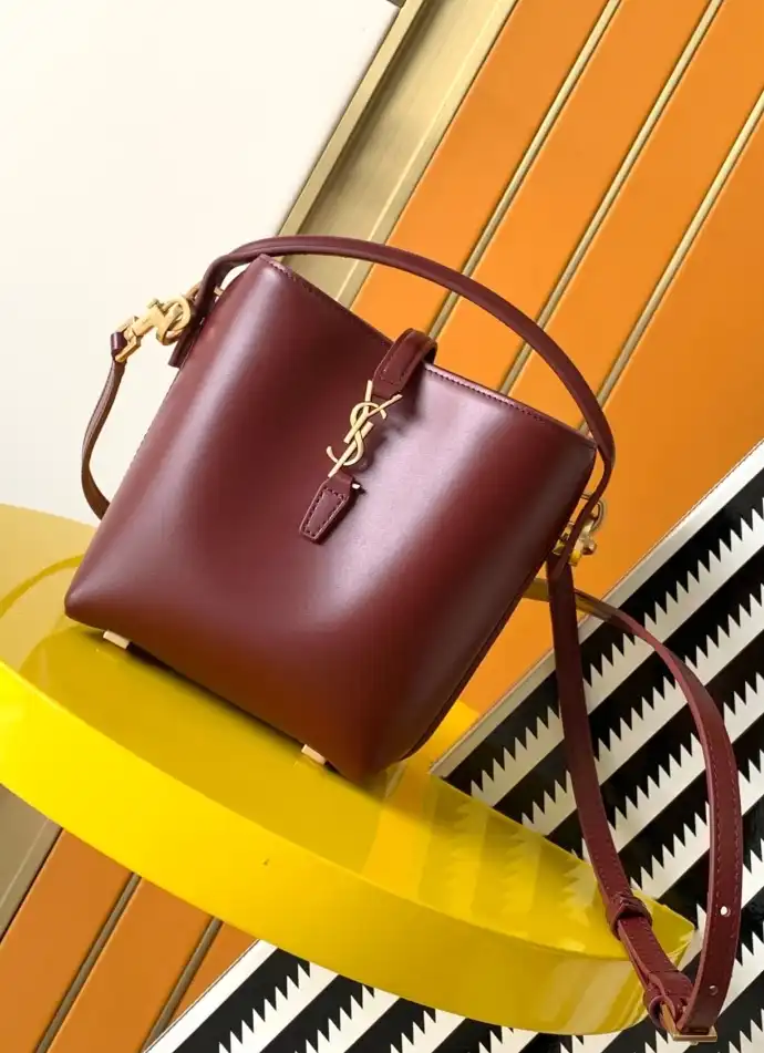 Gvc*1 bucket bags 4334b-0062
