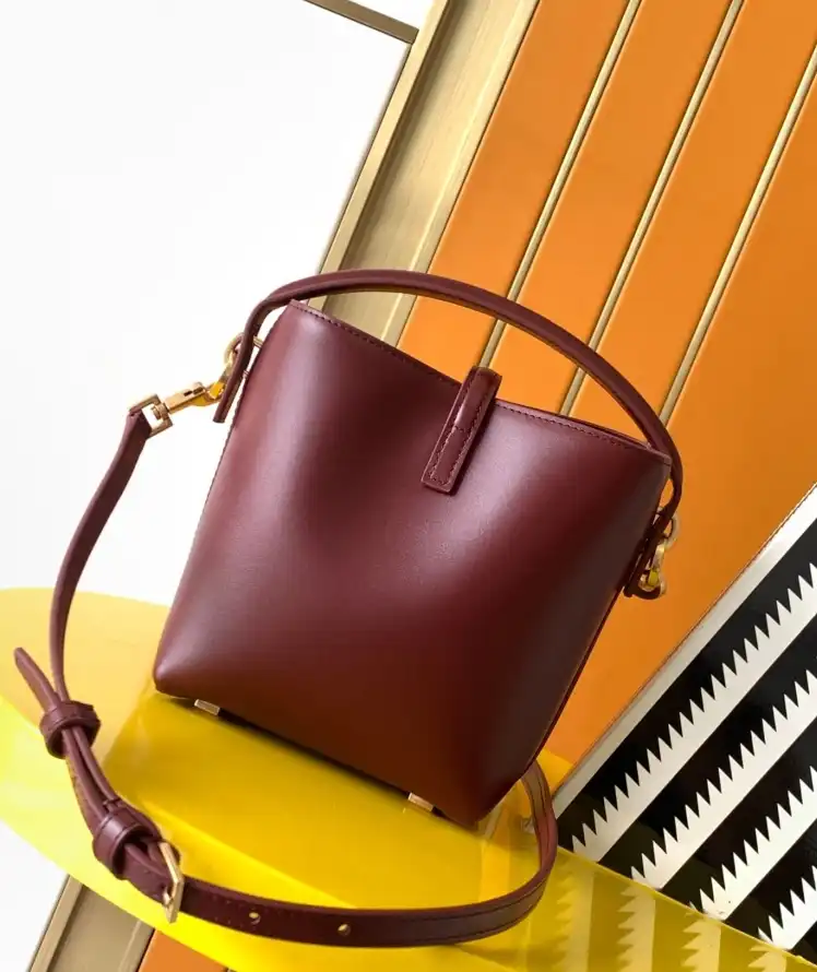 Gvc*1 bucket bags 4334b-0062