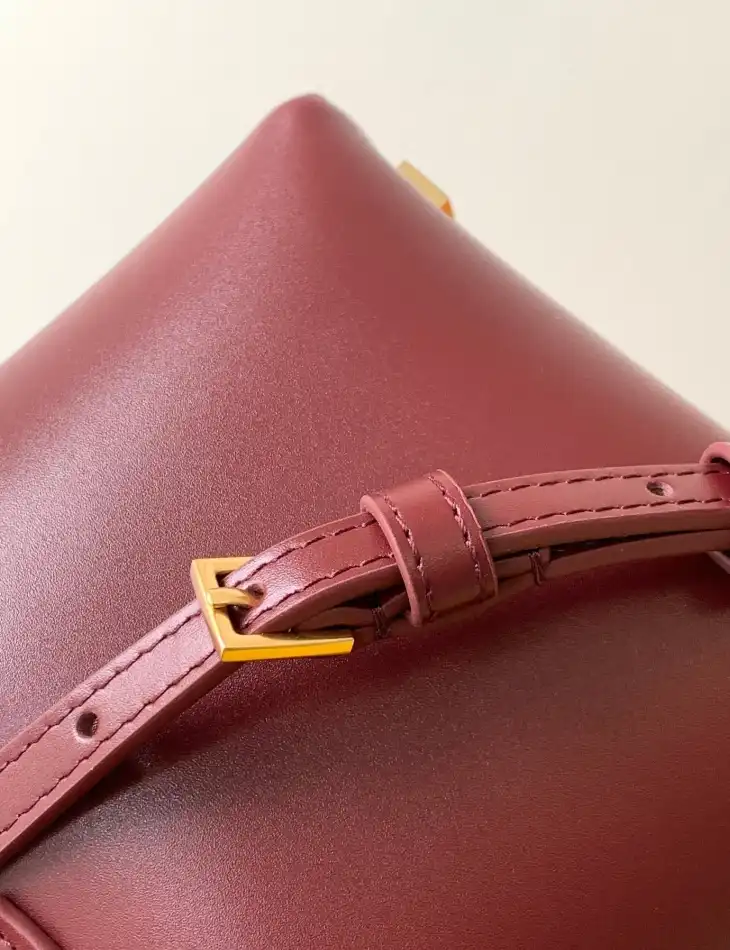 Gvc*1 bucket bags 4334b-0062