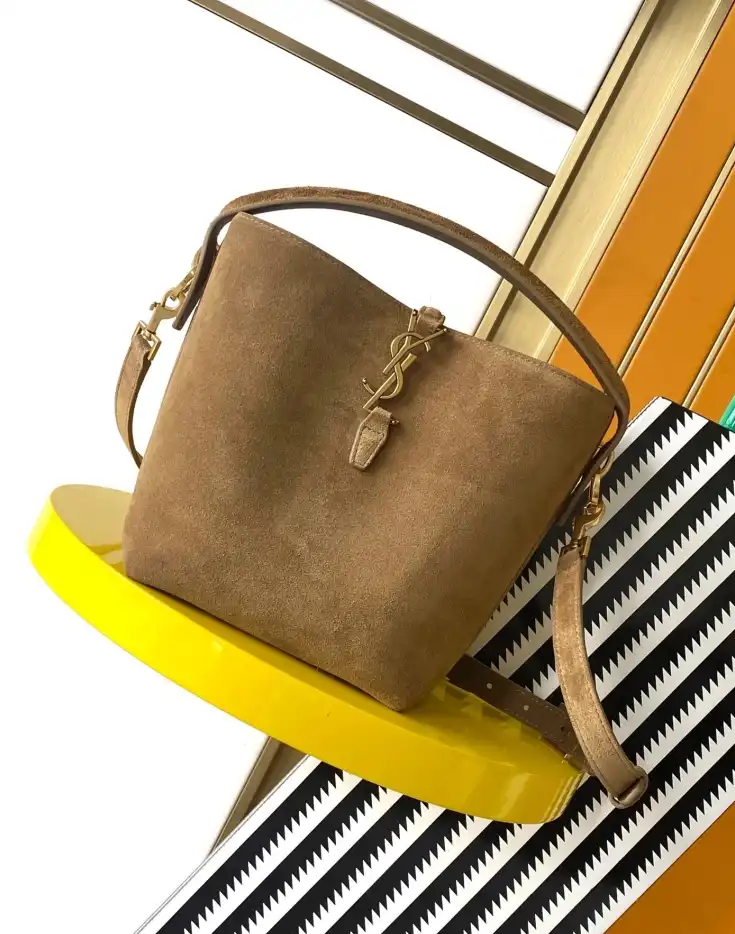 Gvc*1 bucket bags 4334b-0074