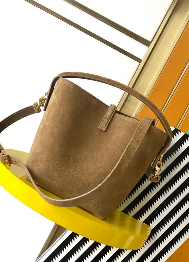 Gvc*1 bucket bags 4334b-0074
