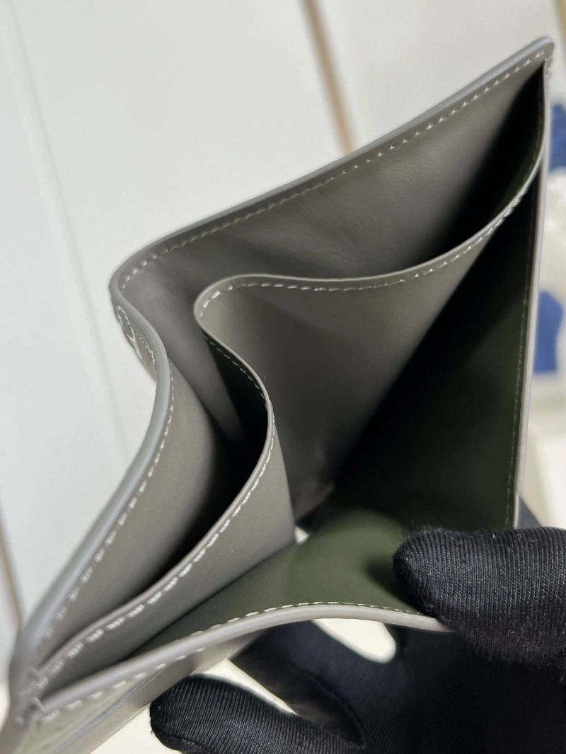 LV Wallets 4365A-0190