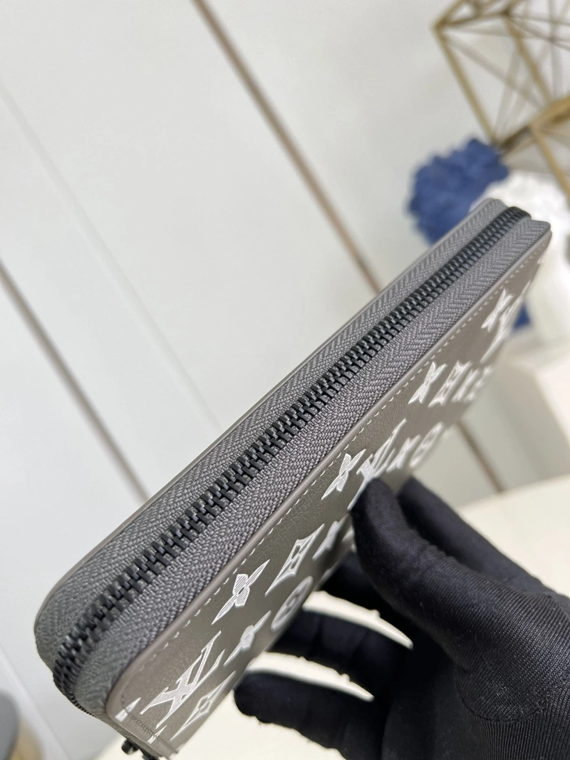 LV Wallets 4365A-0193