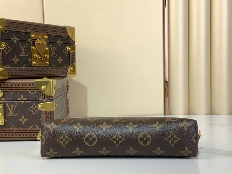 LV Cosmetic Bags 4365A-0239