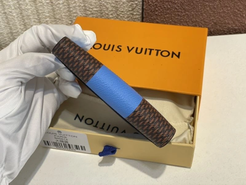 LV Wallets 4365F-0032