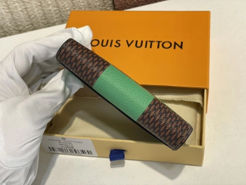 LV Wallets 4365F-0033