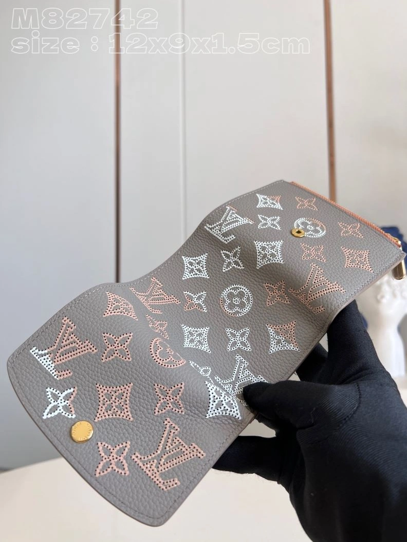 LV Wallets 4365F-0196