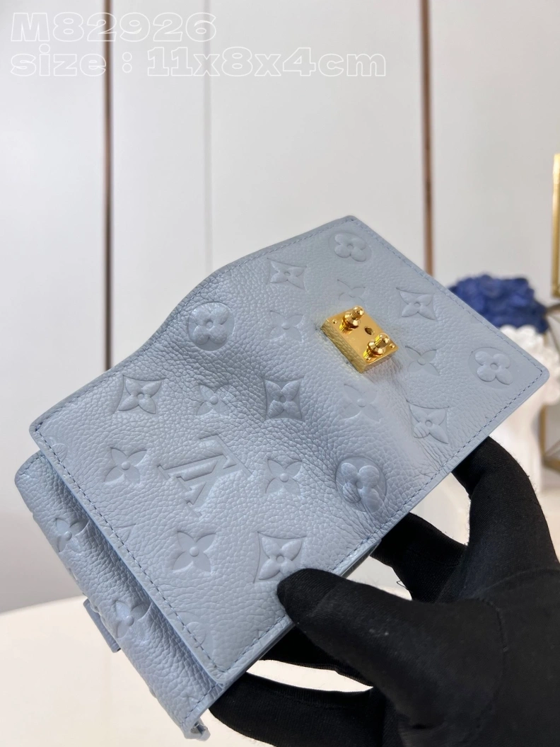 LV Wallets 4365G-0016