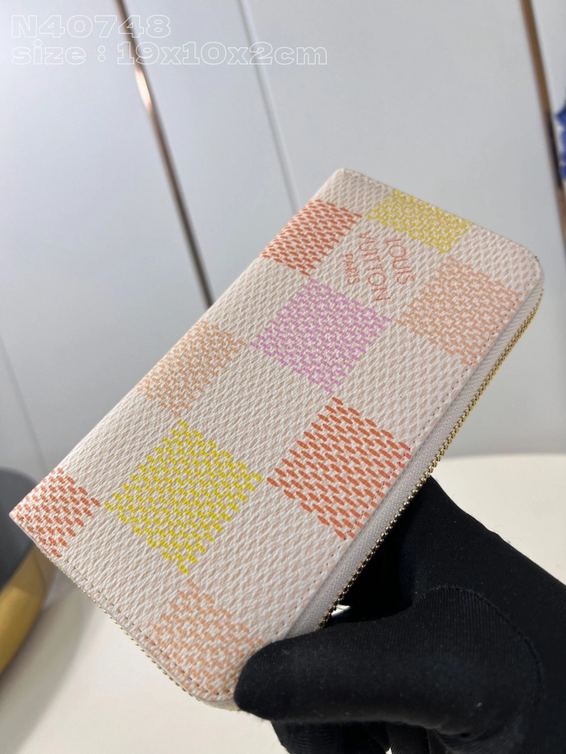 LV Wallets 4365H-0182